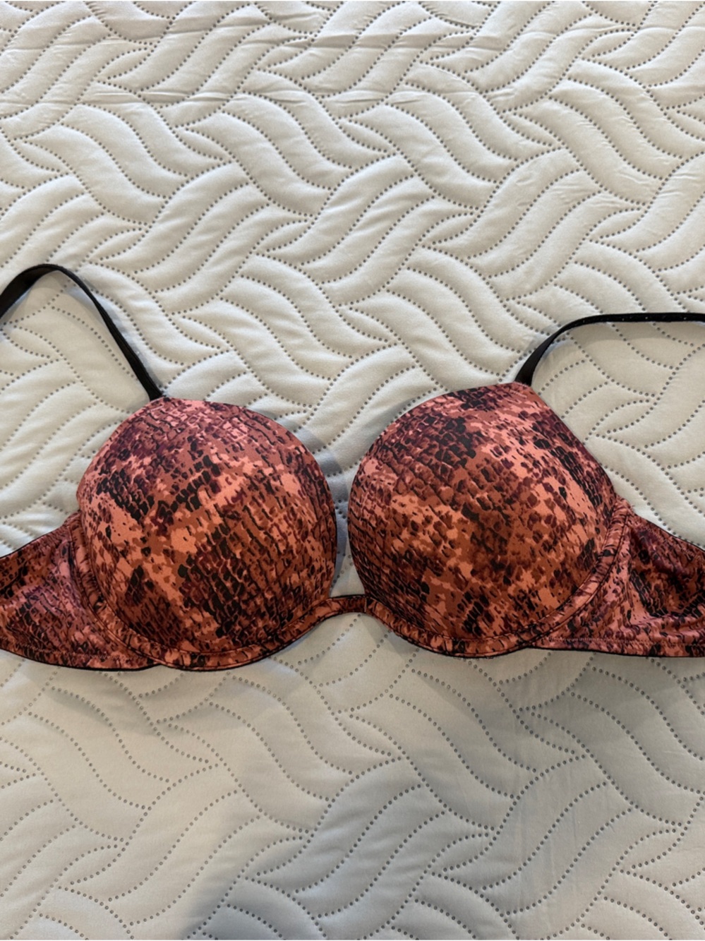 VICTORIA SECRETS PINK PRINT UNDERWIRE BRA 32D